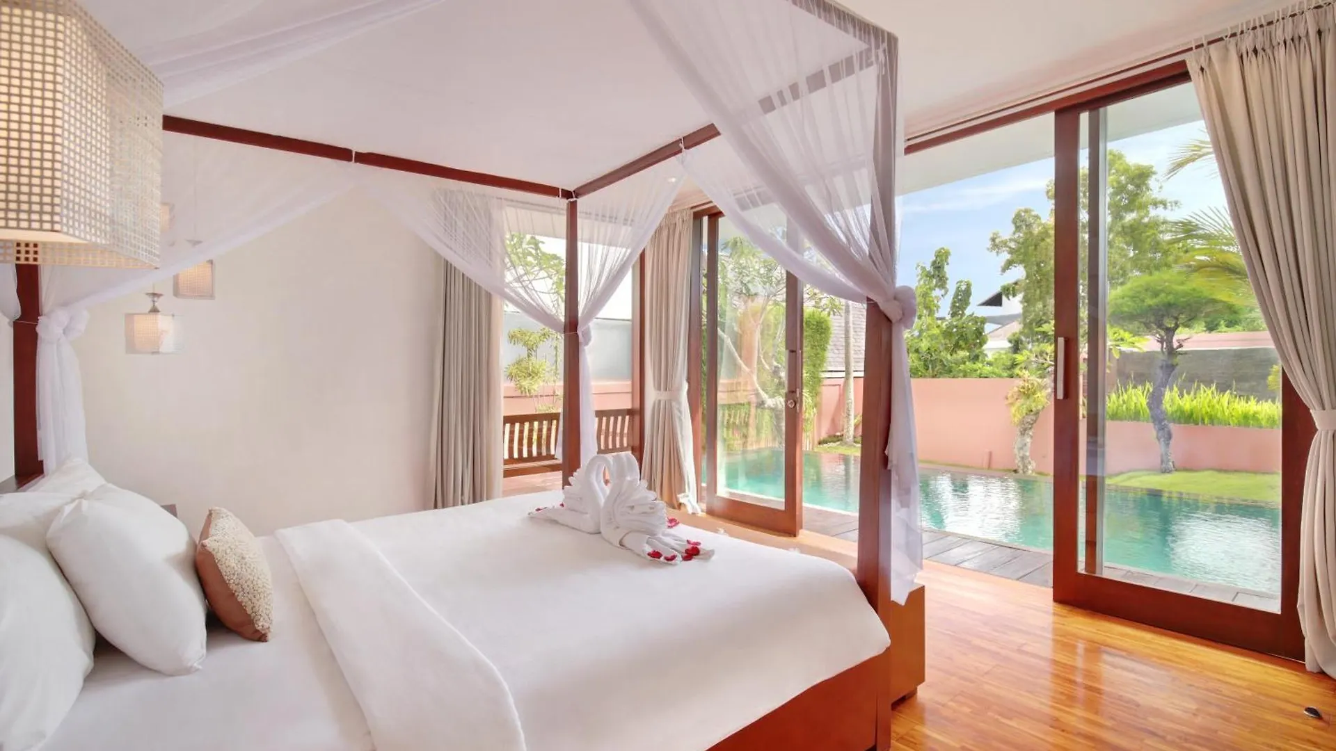 Private Getaway @ Villa Vitality, Uluwatu, Bali  Uluwatu (Bali)